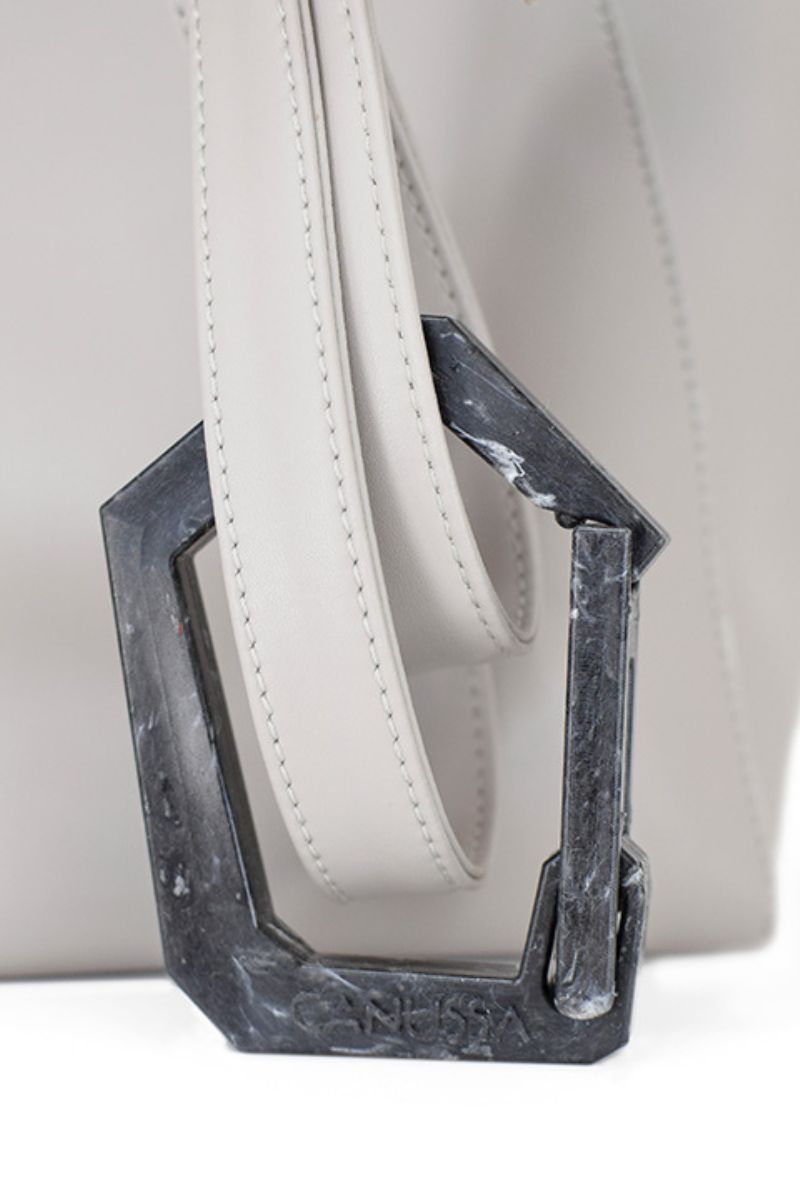 Closset cuelga bolsos y mochilas - regalo corporativo sostenible