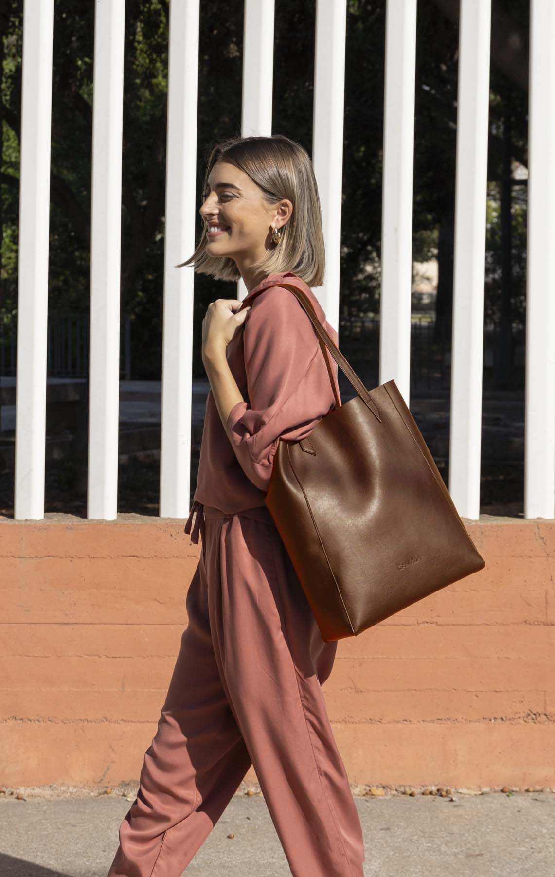 Sac à bandoulière minimaliste – couleur noisette
