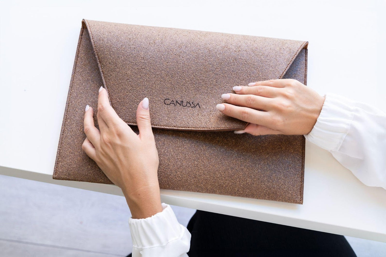 Style & Sustainability: Laptop Sleeves from Natural Waste