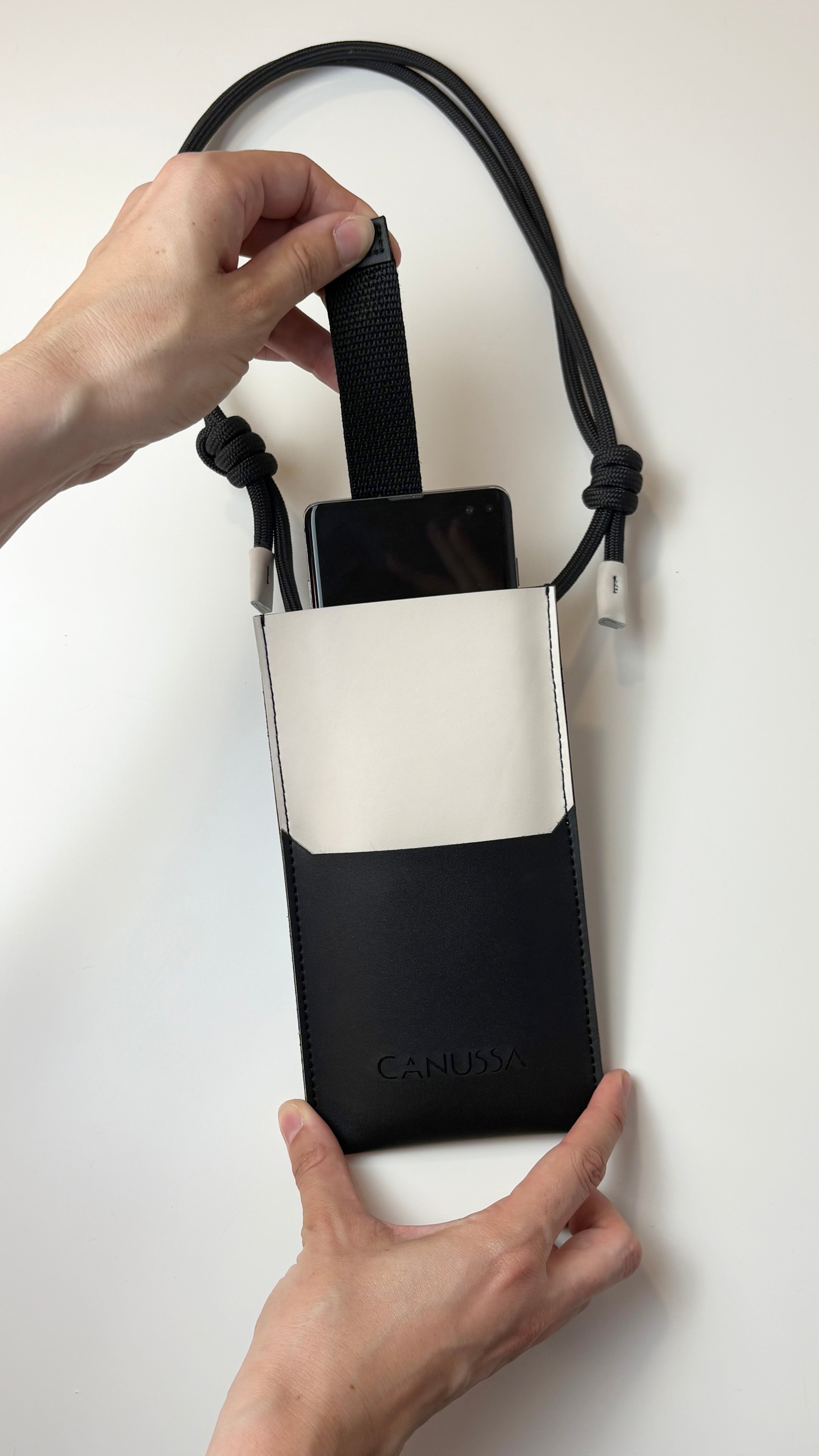 Move étui pour téléphone – Maïs Noir / Crème